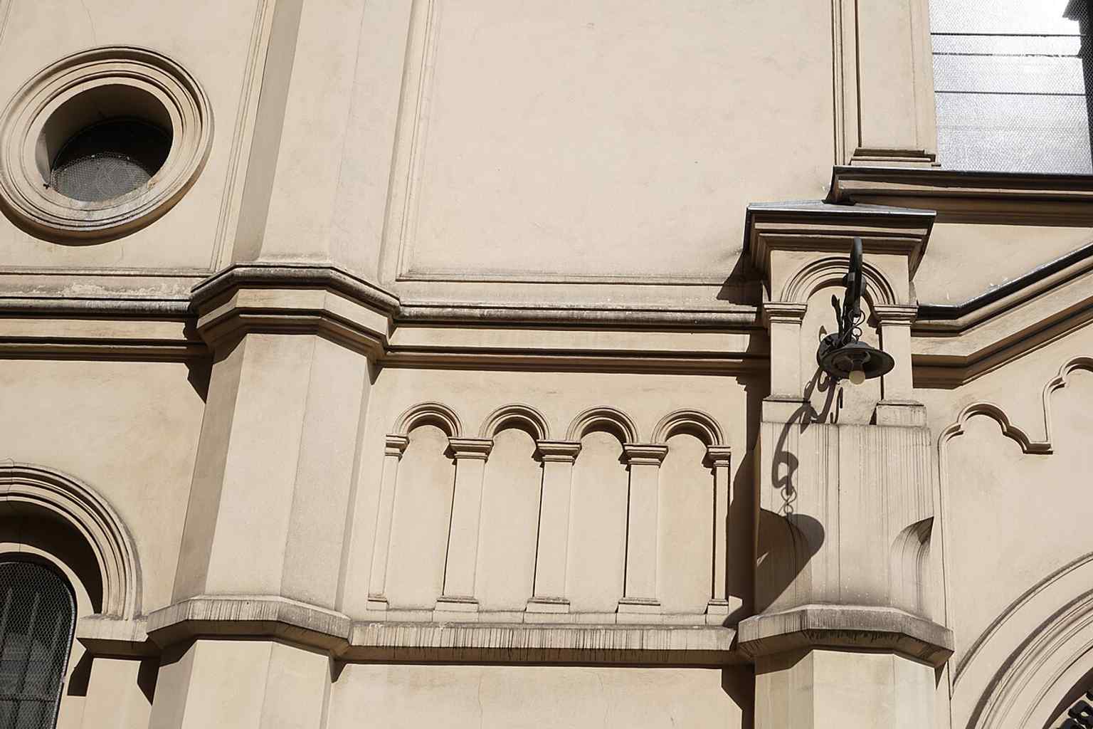 The main facade on Miodowa Street, where Tempel Synagogue has stood since 1862 as a landmark of Kraków’s Progressive Jewish movement.