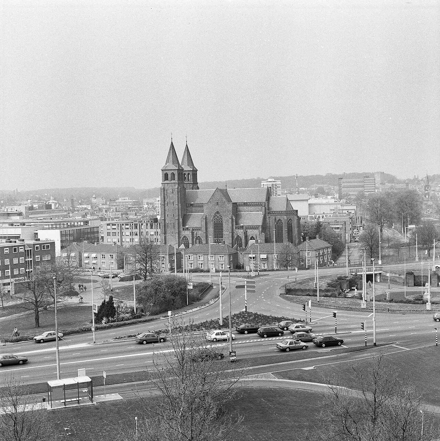 A broad overview of the Walburgiskerk and its footprint in central Arnhem, showing how the church sits among the city streets today.