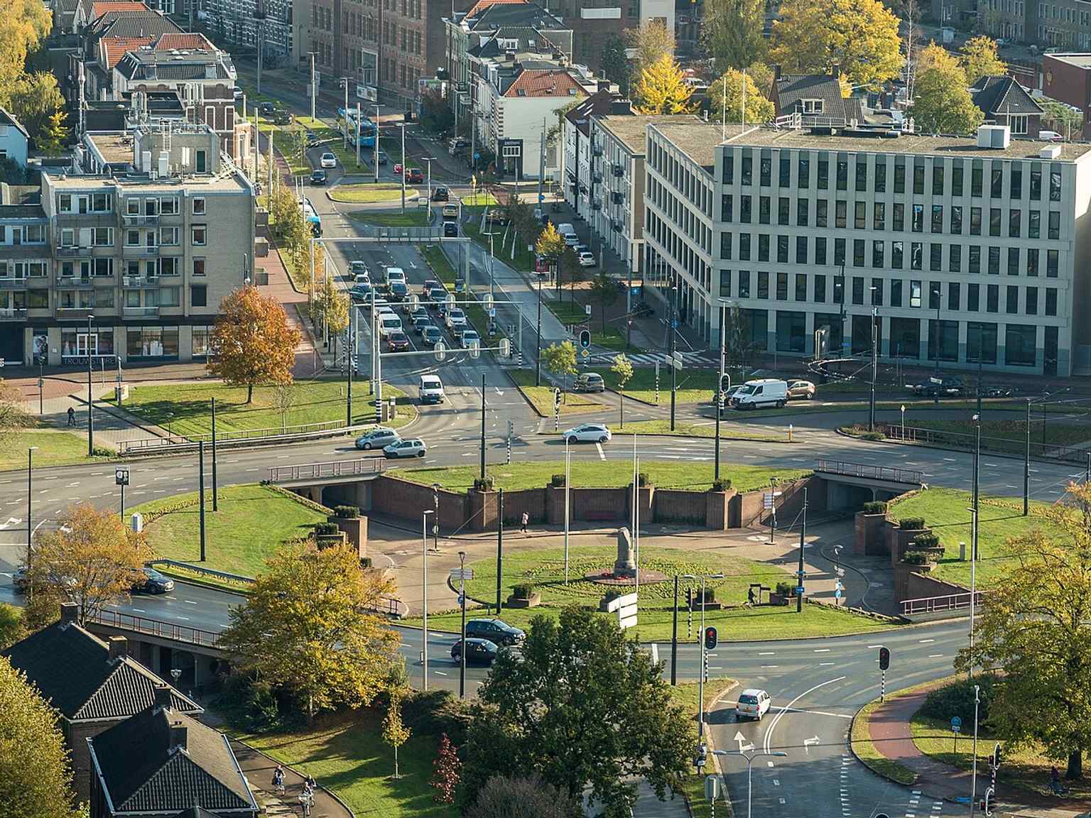 A high view of Airborne Square in Arnhem, showing the two-level layout and the traffic roundabout around the lower memorial basin.
