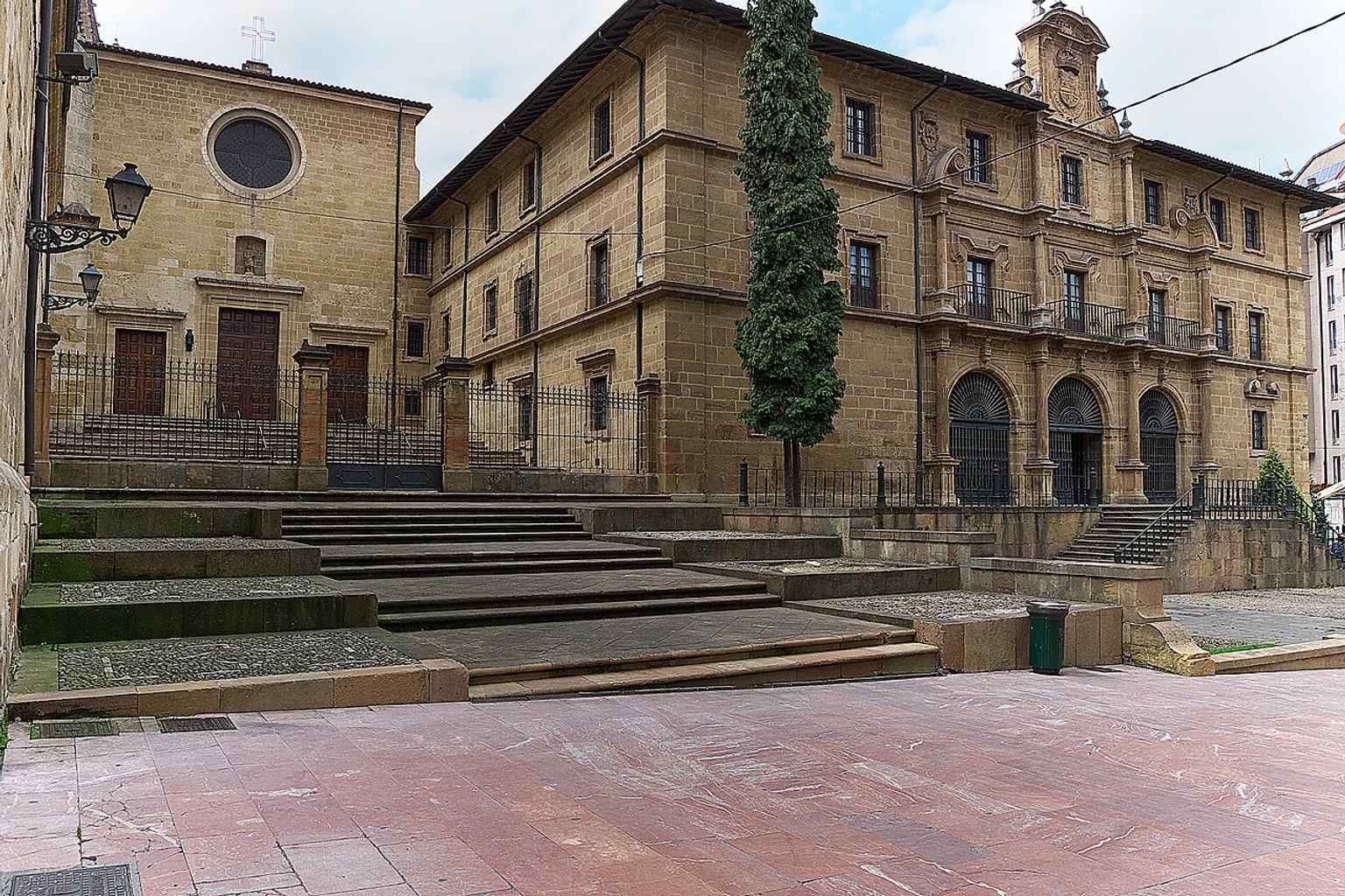 Front view of the Royal Monastery of San Pelayo in Oviedo, the Benedictine house that became one of Asturias’ great medieval archives.