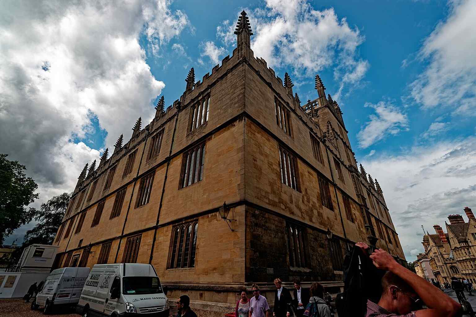 Catte Street gives a classic side view of the Bodleian’s 1602 building, still the heart of Oxford scholarship.