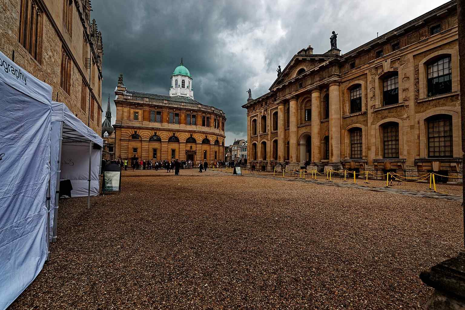 This Broad Street view places the Bodleian beside the Sheldonian Theatre and Clarendon Building, part of Oxford’s historic library district.