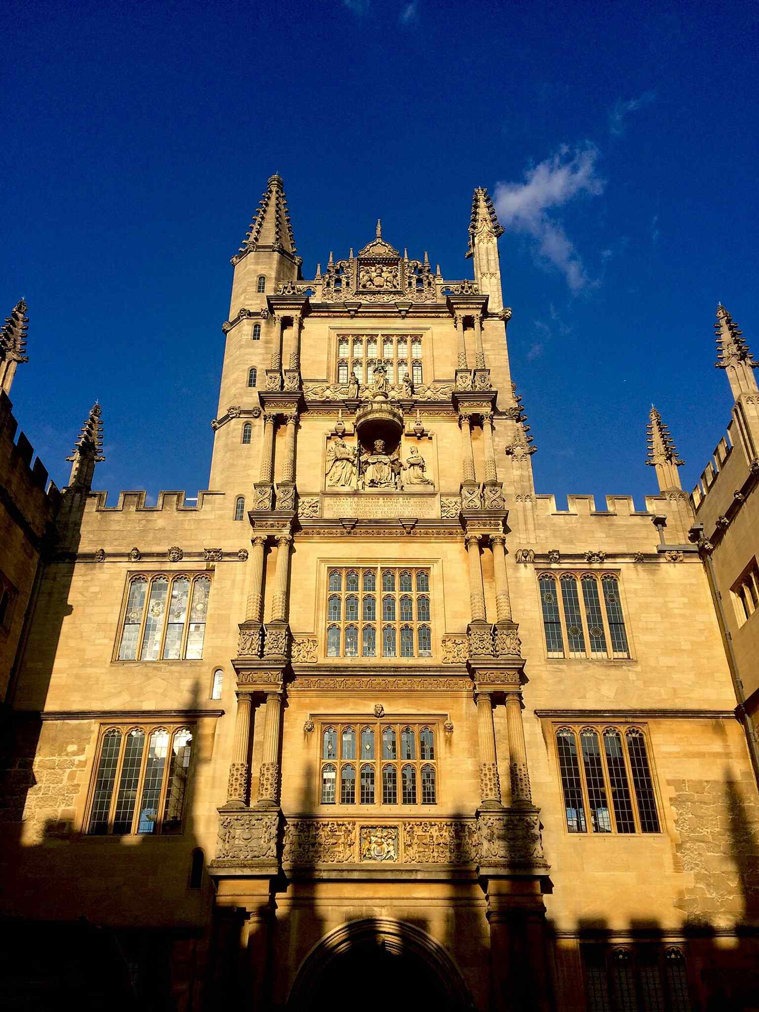 The Bodleian’s façade in Broad Street shows the monumental face of a library that grew from 1602 into a vast research collection.
