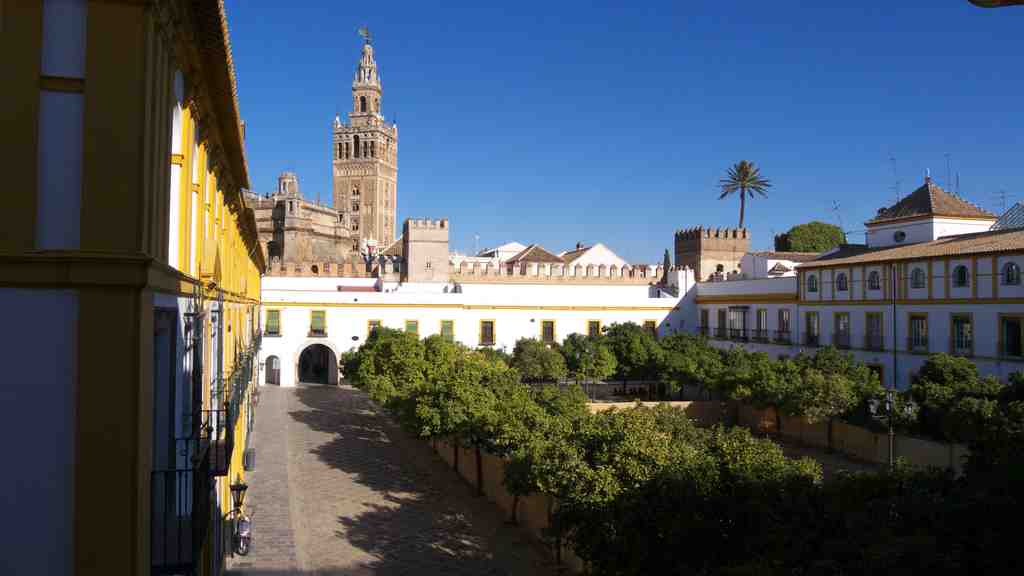 Patio de Banderas