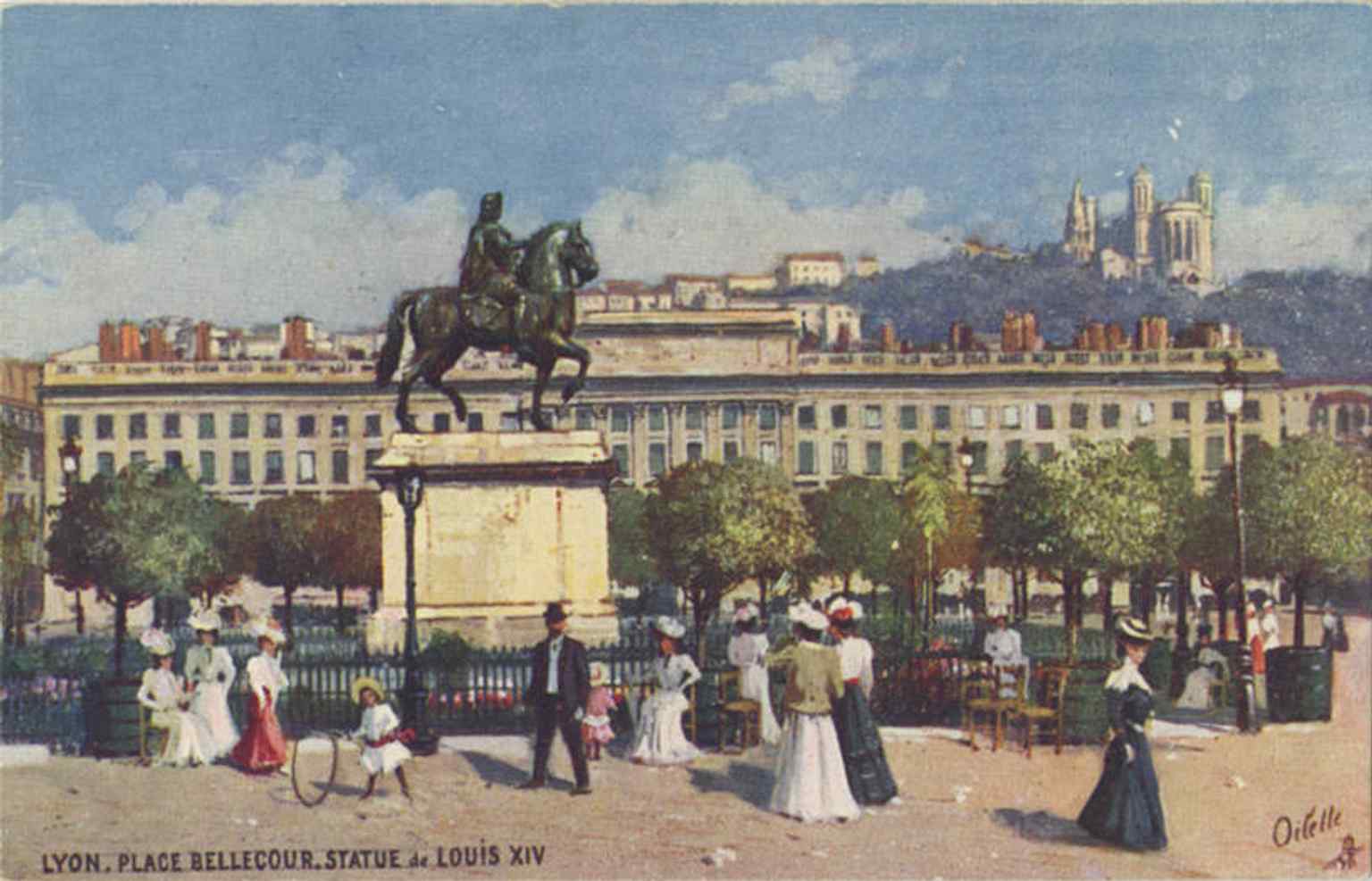 A postcard view of Bellecour around 1917, when the square was already a grand civic stage dominated by the royal statue.