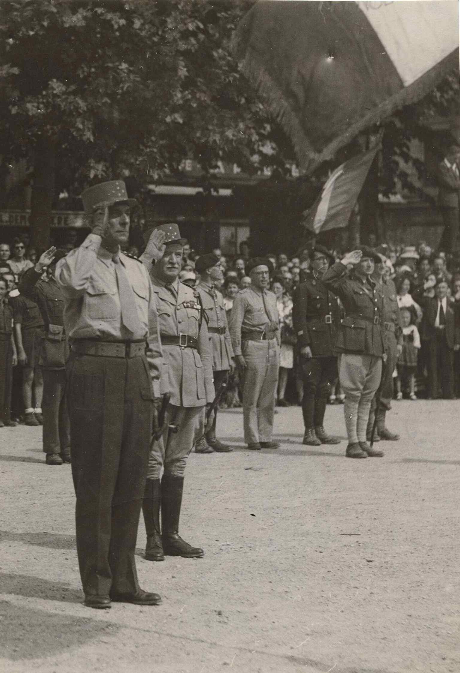 Liberation-era troops being reviewed on Bellecour in 1944, showing the square as a place for major public ceremonies.