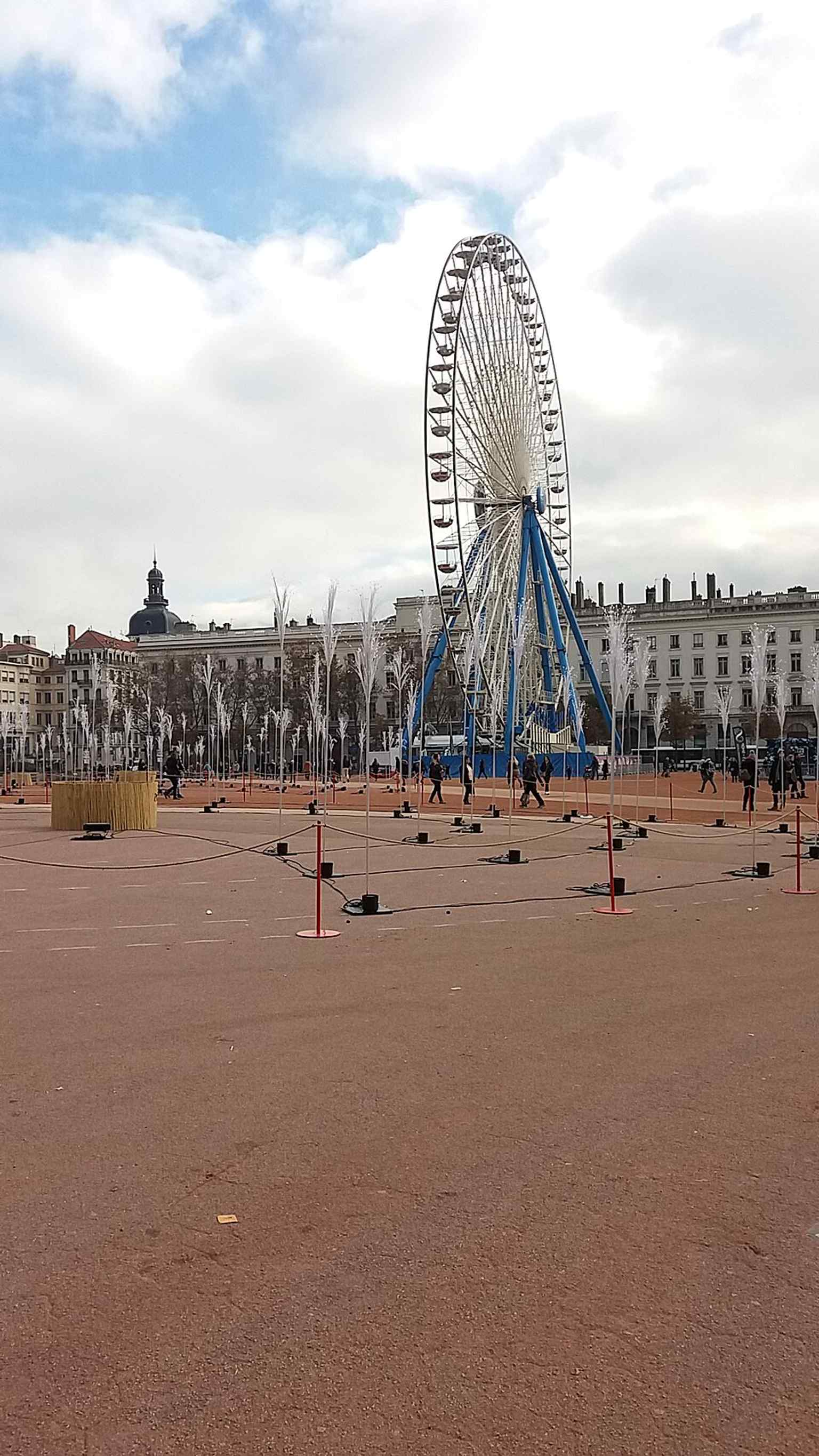 A closer look at the Ferris wheel installed on Bellecour, one of the square’s best-known seasonal attractions.