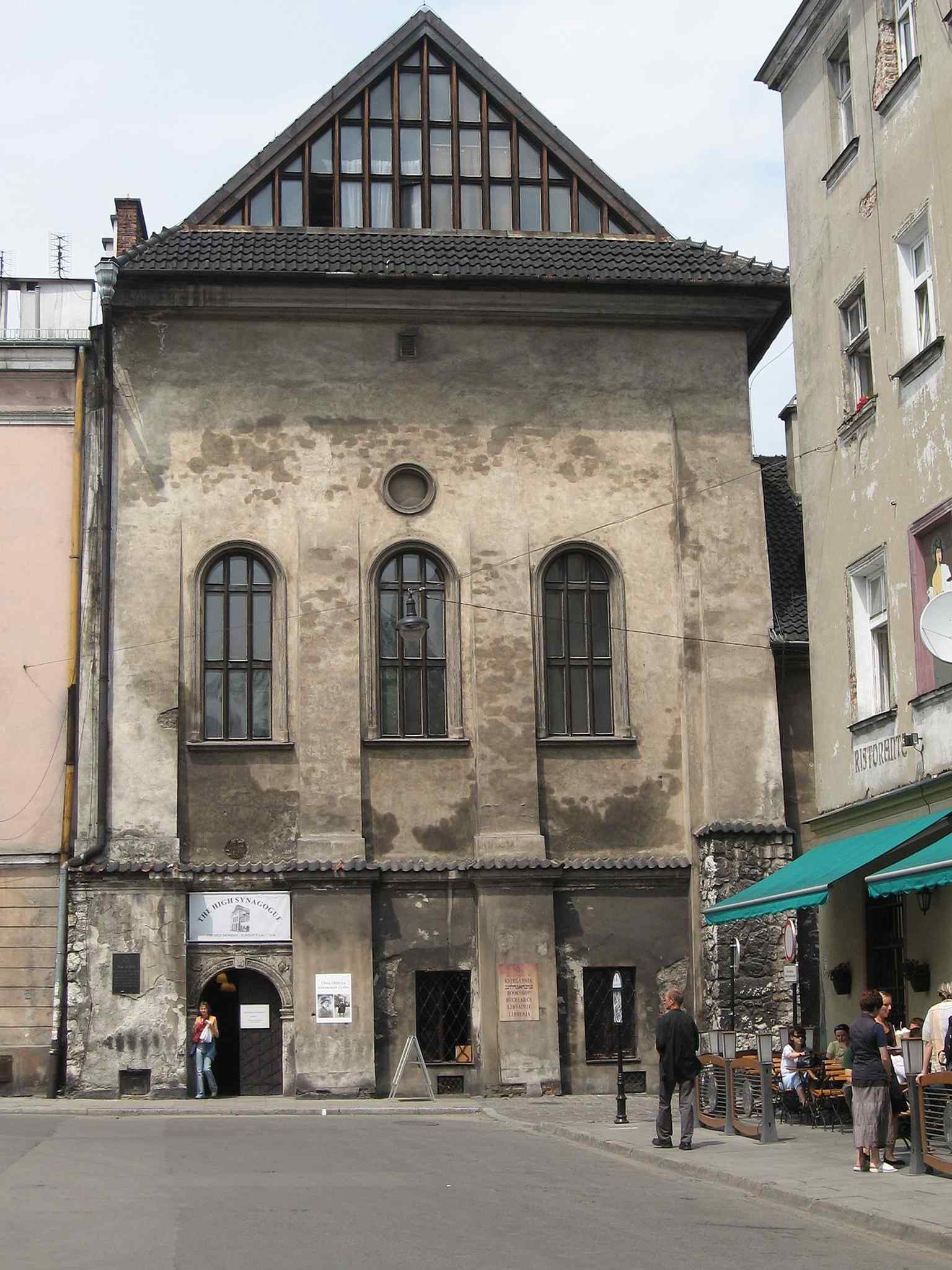 A closer exterior angle from the street, highlighting the elevated prayer level above the ground-floor frontage described in the source.
