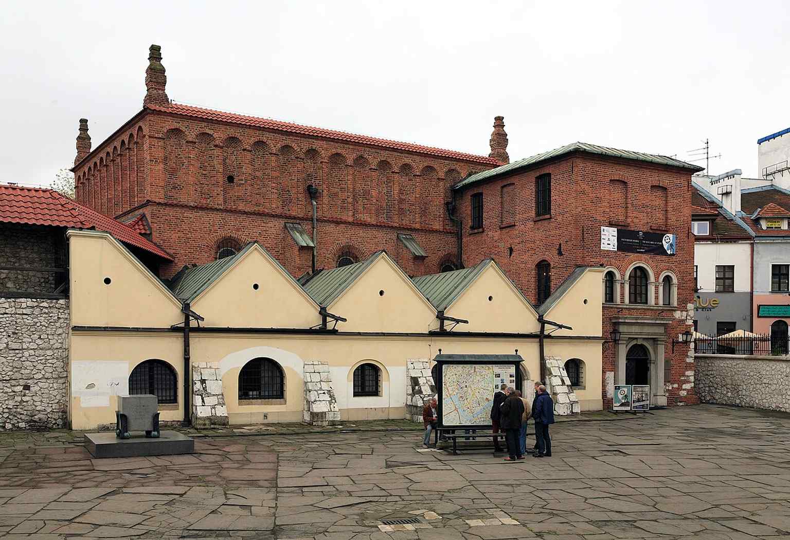 Side elevation showing the women’s prayer-room additions, a reminder that the synagogue served both ritual and communal life for centuries.
