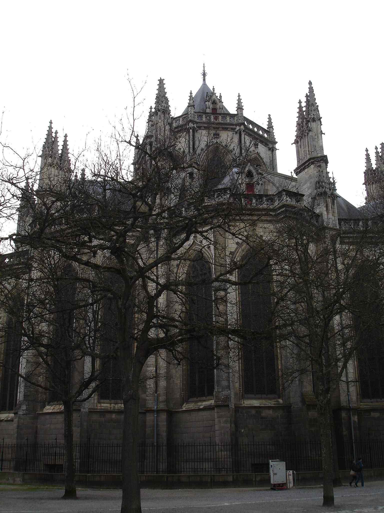 The main west front of Nantes Cathedral, where the twin towers dominate the square and the building’s long Gothic reconstruction became a city landmark.