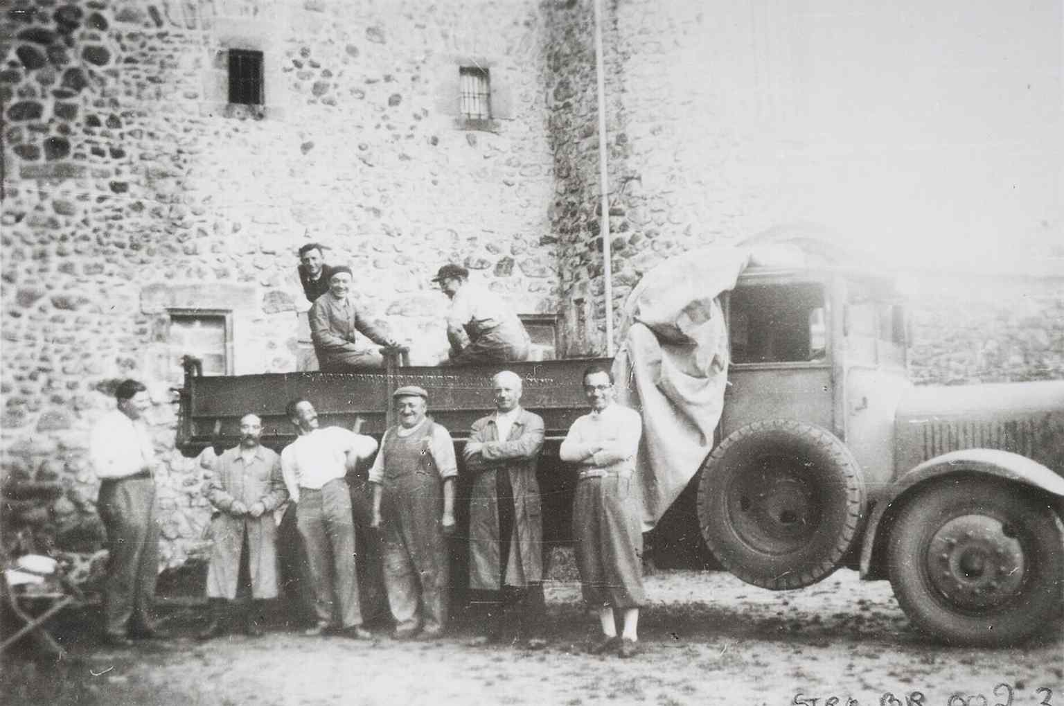 BNU staff helping evacuate the collections in 1939 — a striking image of the wartime rescue operation that moved the library to Auvergne.