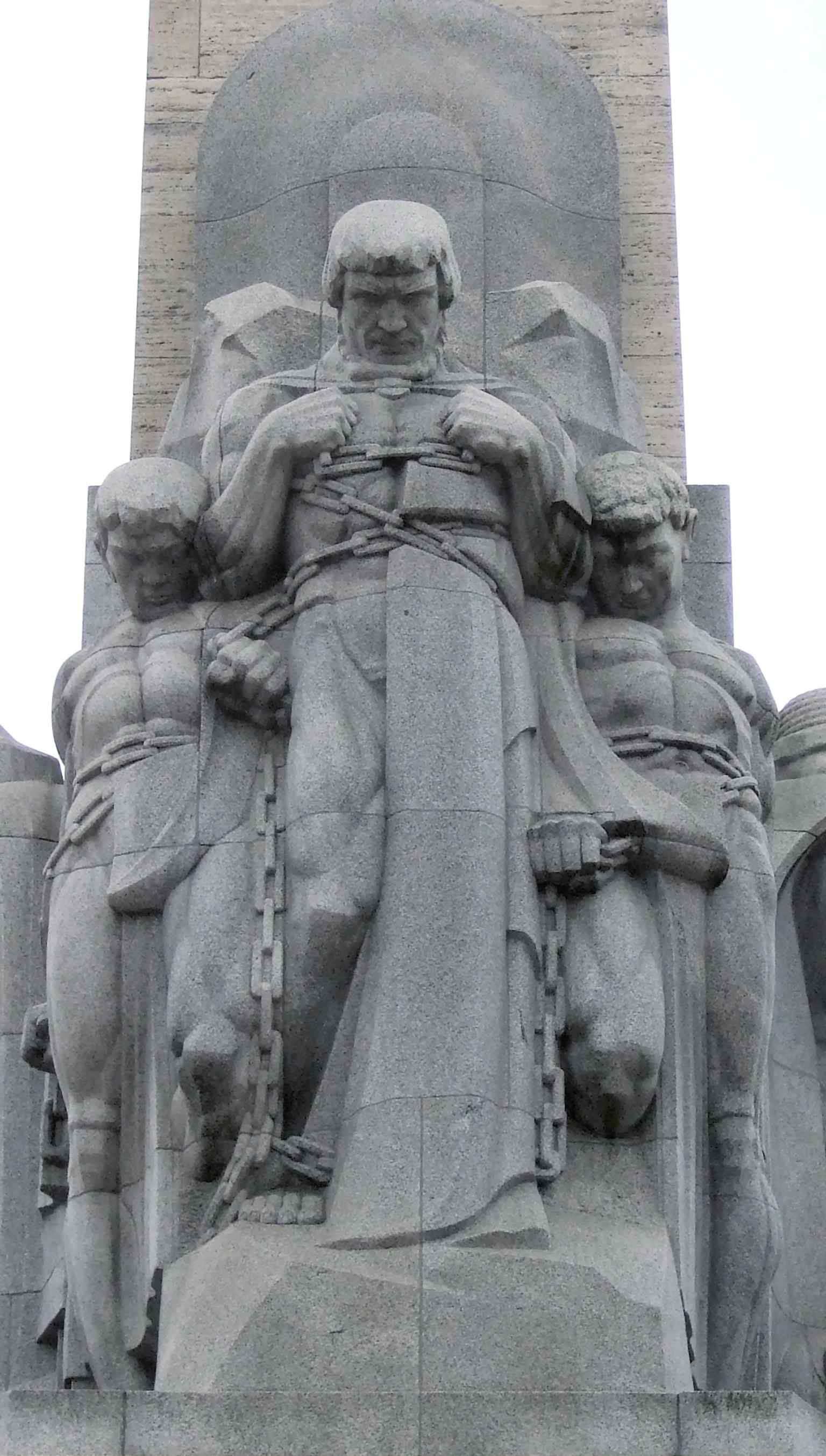 The ‘Chain Breakers’ sculpture captures the theme of breaking free from oppression, central to the monument’s symbolism.