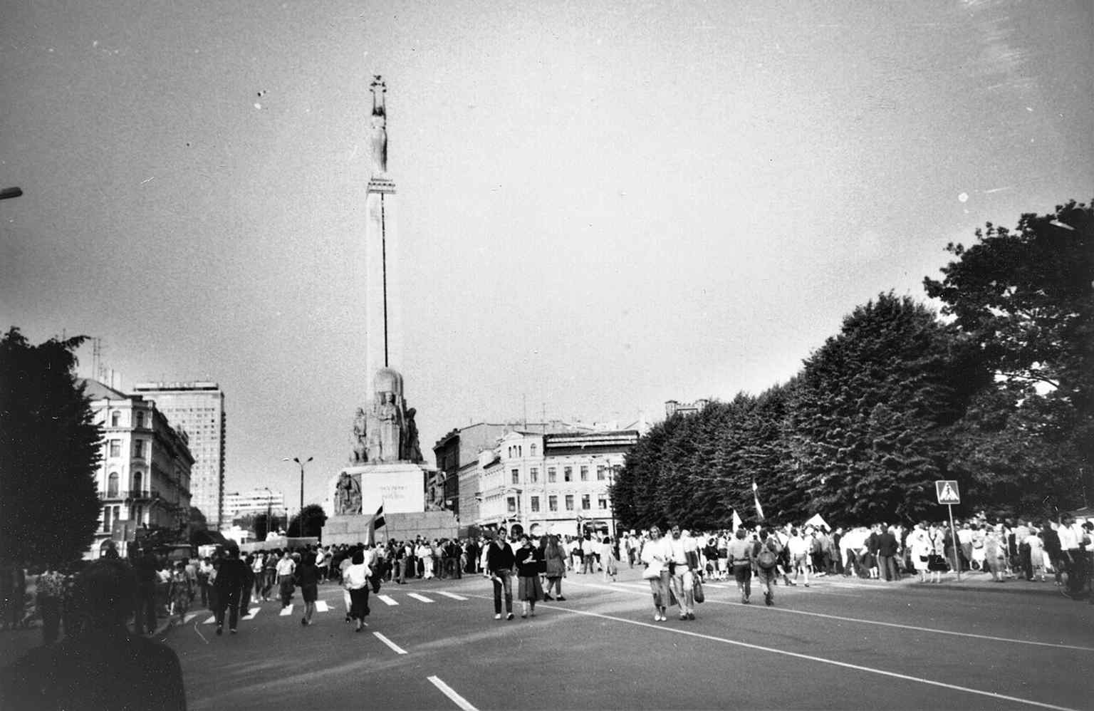 The Baltic Way gathering near the monument in 1989, when crowds turned this site into a powerful symbol of the independence movement.