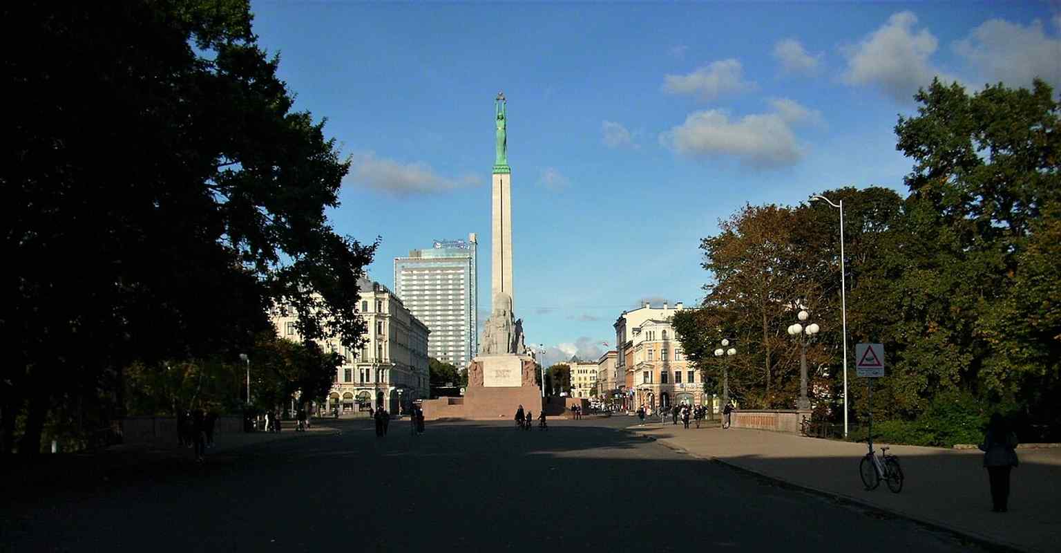 Freedom Square beside the monument, illustrating the open urban setting created around it in the heart of Riga.