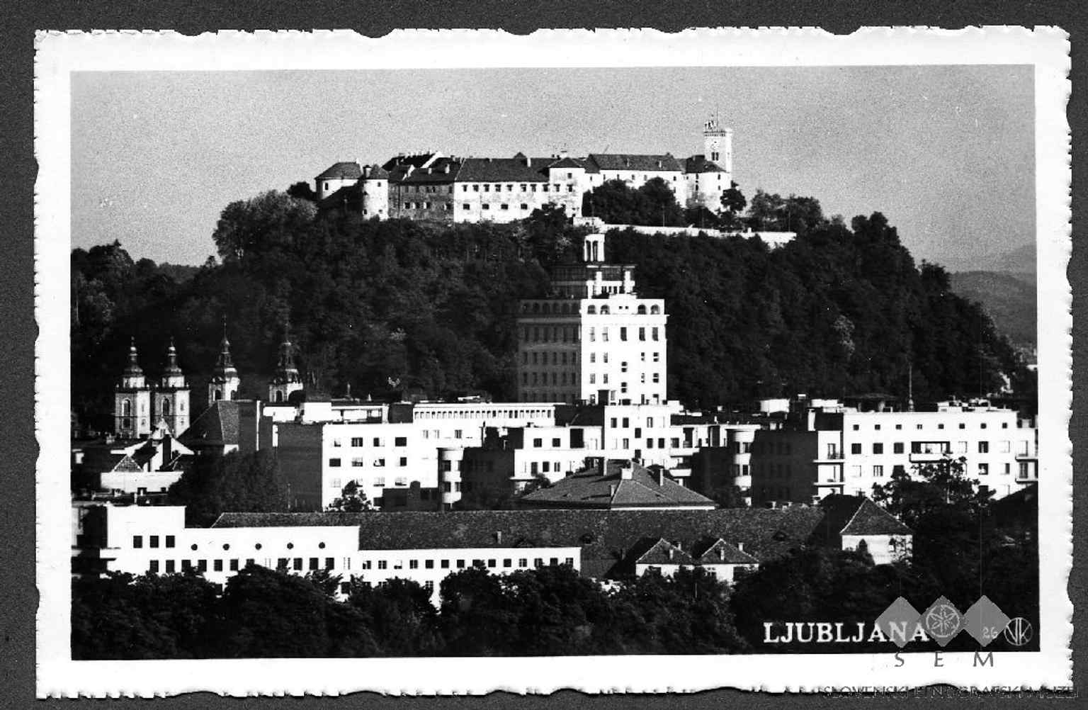 This 1933 postcard shows Ljubljana Castle before its extensive modern renovations, offering a glimpse into its appearance when poor families still resided within its walls as envisioned by Mayor Ivan Hribar.