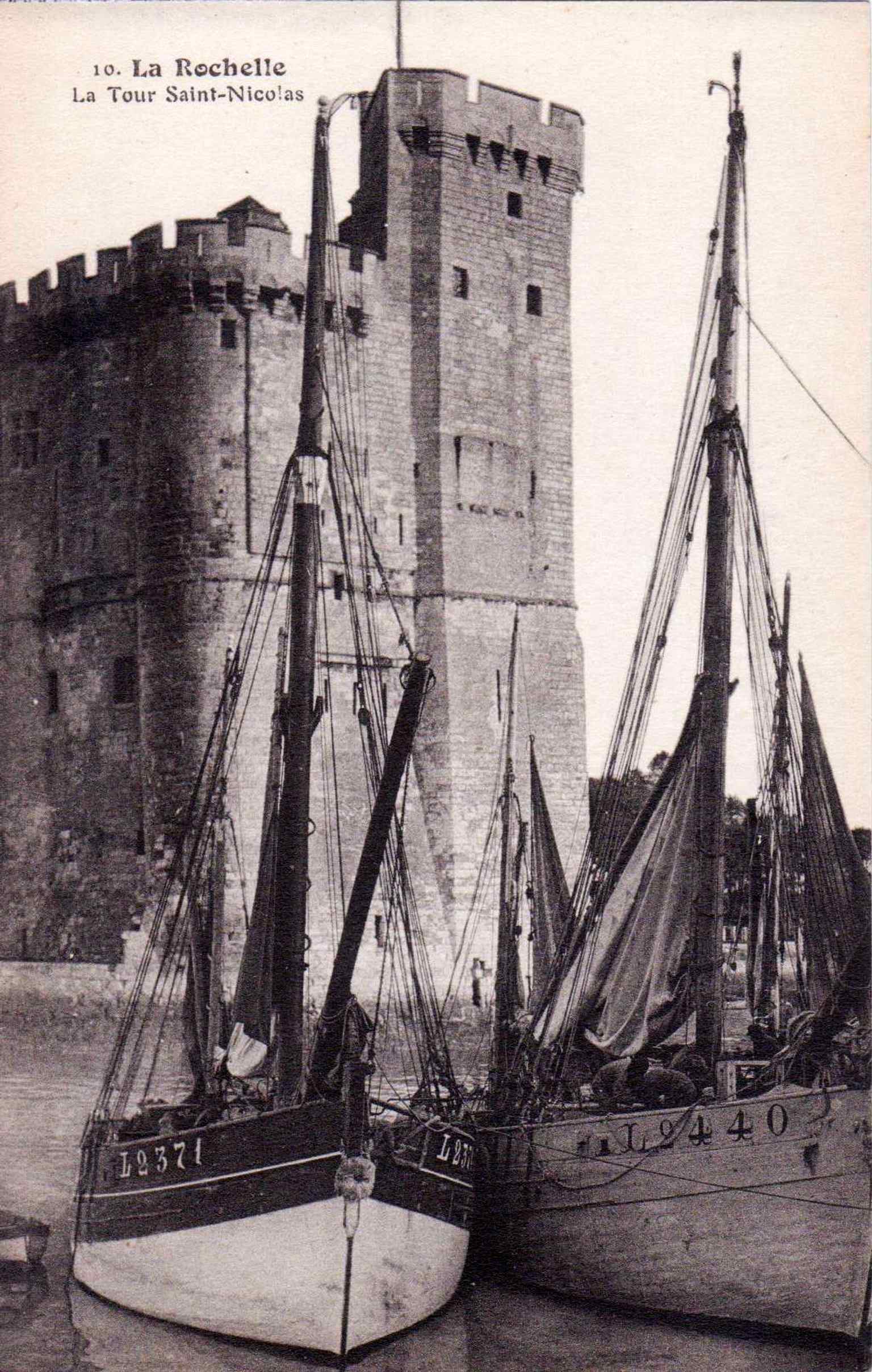 A vintage postcard view of Saint Nicholas Tower from around 1910, showing how the tower has long been an emblem of La Rochelle.