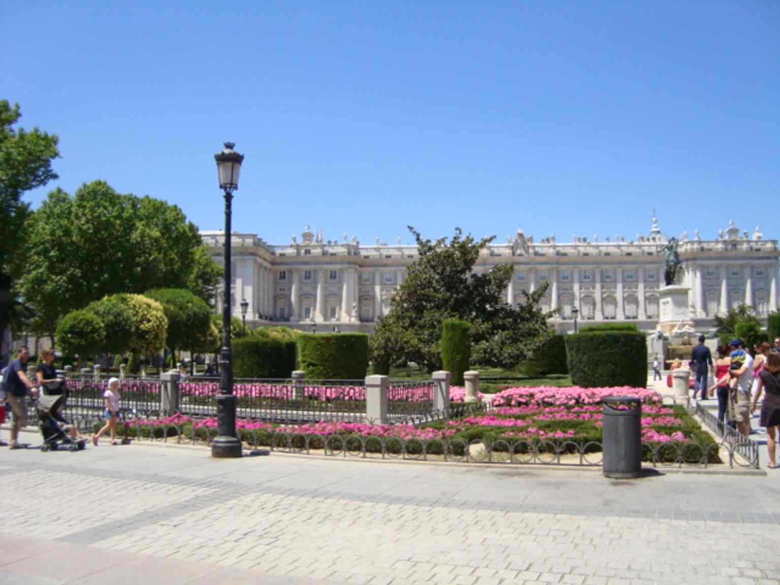 The monument to Philip IV in front of the Royal Palace — the central landmark that structures the square’s gardens and sculpture layout.