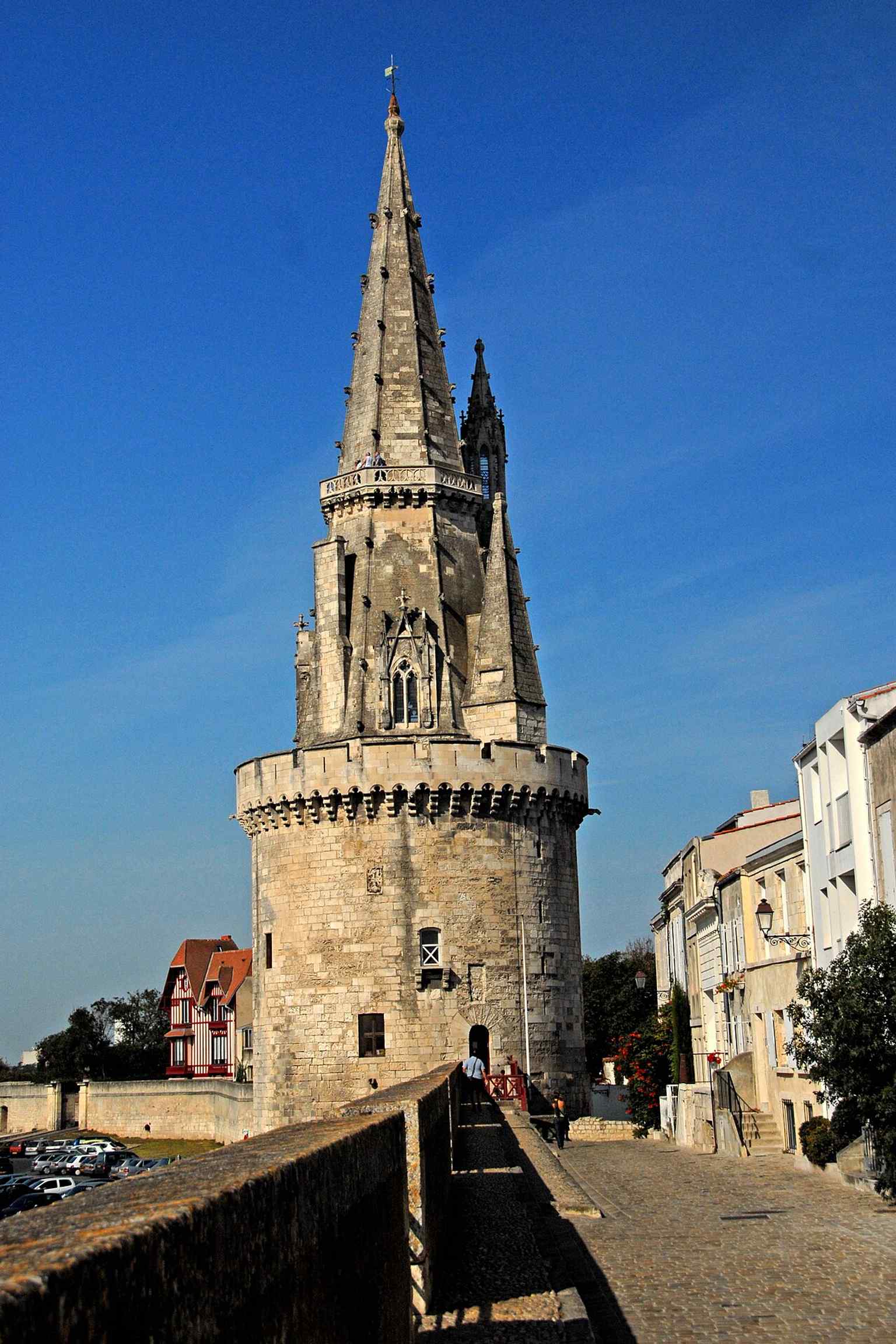 Viewed from the rampart walk, this image helps explain the tower’s layered circulation and its connection to the city walls.