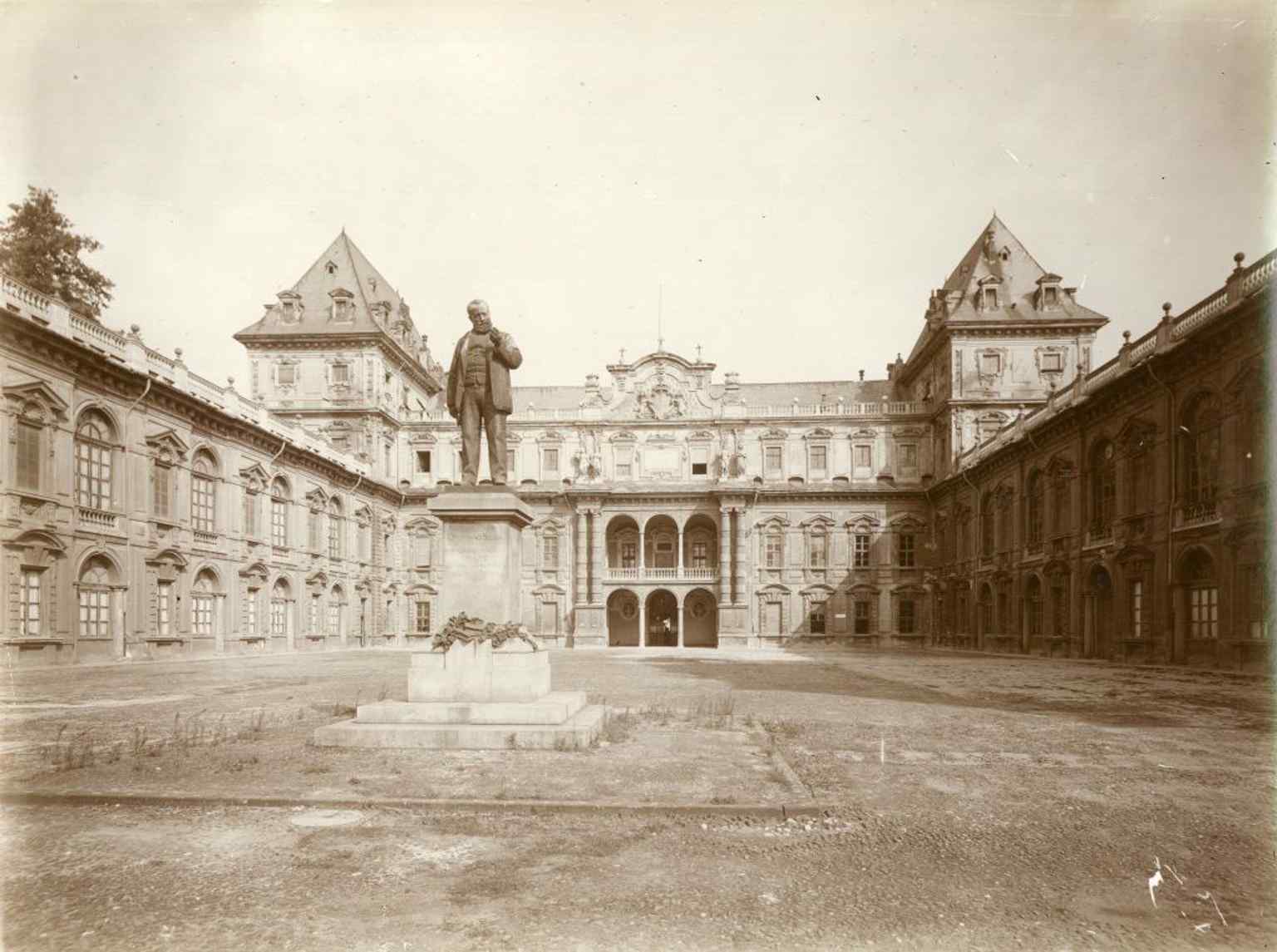A vintage view of the vast courtyard from around 1923, showcasing the castle's harmonious blend of French and Italian architectural styles.