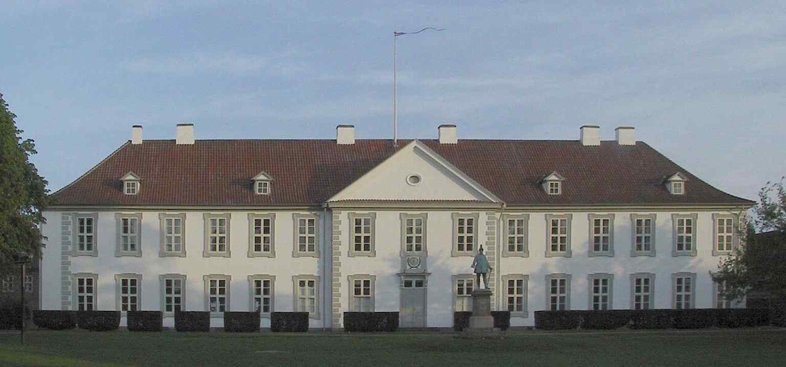 Historic view of Odense Palace in Kongens Have, showing the white main building that became the city’s administrative center after the Reformation.