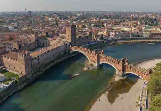 Verona Highlights Audio Tour: Historic Landmarks and Architectural Gems