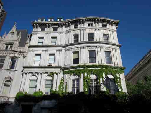 New York City Audio Tour: Gilded Grandeur & Hidden Gems of Manhattan