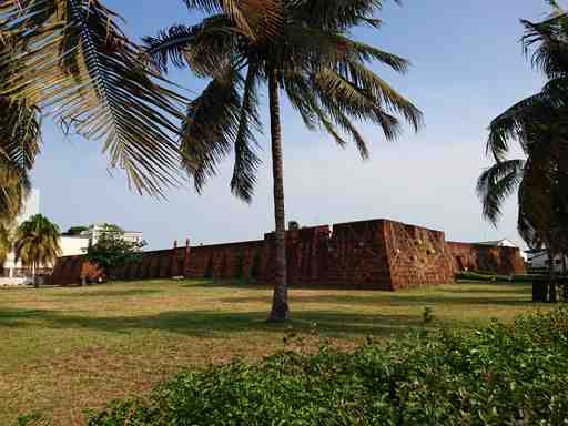 Maputo Audio Tour: Fortresses, Gardens, and the Heartbeat of Independence