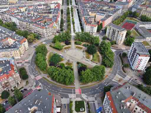 Szczecin Audio Tour: Palaces, Statues, and Stories Across the Squares