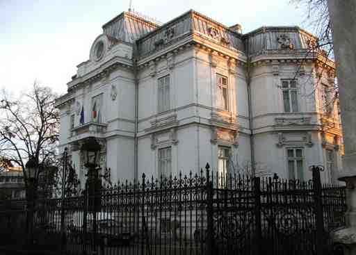 Ploiești Audio Tour: Legends, Art, and Spirit through City Streets