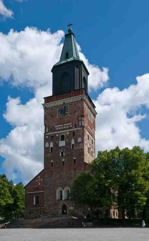 Turku Audio Tour: Statues, Scholars, and Sacred Stories Unveiled