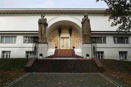 Darmstadt Audio Tour: Artistry, Brotherhood, and Stories Unveiled