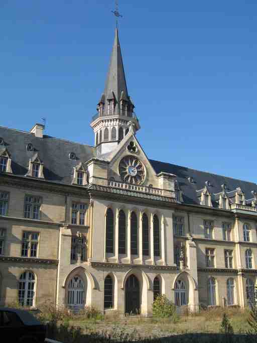 Caen Audio Tour: Treasures and Tranquility in Le Bon Sauveur