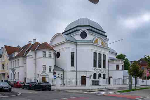 St. Pölten Audio Tour: Echoes of Drama, Faith, and Timeless Towers